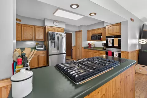 Kitchen - 6606 Silver Lake Rd, Cary, IL 60013 photo 2 of 4