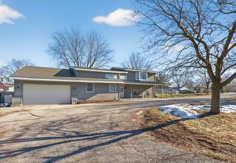 6606 Silver Lake Rd, Cary, IL 60013