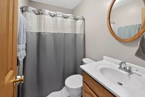 Bath - 6606 Silver Lake Rd, Cary, IL 60013 photo 2 of 2