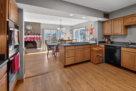 Kitchen - 6606 Silver Lake Rd, Cary, IL 60013 photo 4 of 4