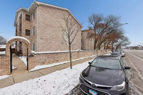 5413 N Milwaukee Ave #3B, Chicago, IL 60630