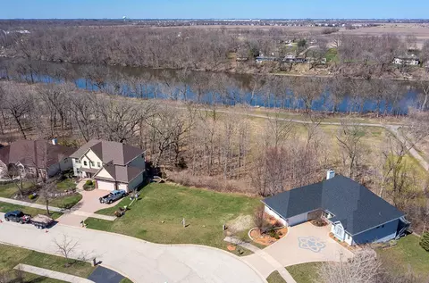 207 Windham Cir, Yorkville, IL 60560