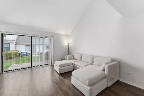 4564 Topaz Dr, Hoffman Estates, IL 60192 photo 3