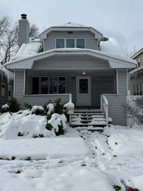 5710 N Karlov Ave, Chicago, IL 60646