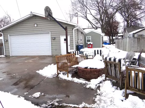 Exterior - 809 Douglas St, Morris, IL 60450 photo 6 of 7