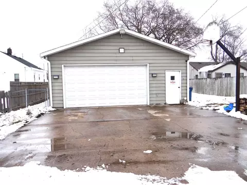 Exterior - 809 Douglas St, Morris, IL 60450 photo 5 of 7