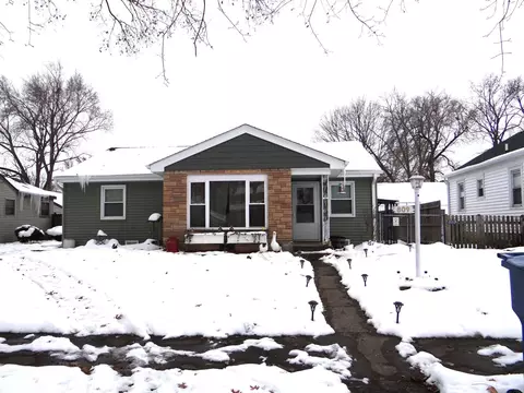 Exterior - 809 Douglas St, Morris, IL 60450 photo 3 of 7