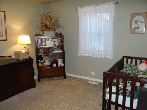 Bedroom - 809 Douglas St, Morris, IL 60450 photo 2 of 2