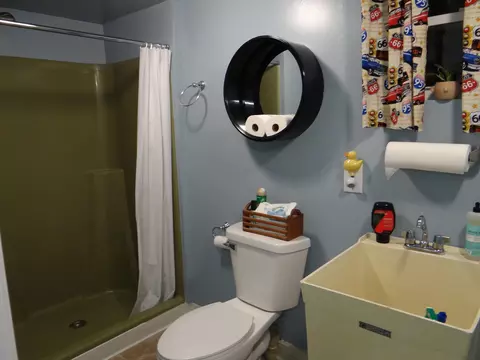 Bath - 809 Douglas St, Morris, IL 60450 photo 1 of 1
