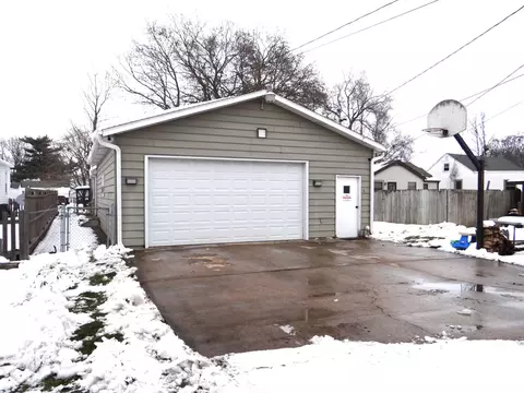 Exterior - 809 Douglas St, Morris, IL 60450 photo 4 of 7