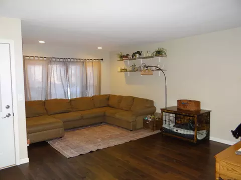 Living - 809 Douglas St, Morris, IL 60450 photo 1 of 3