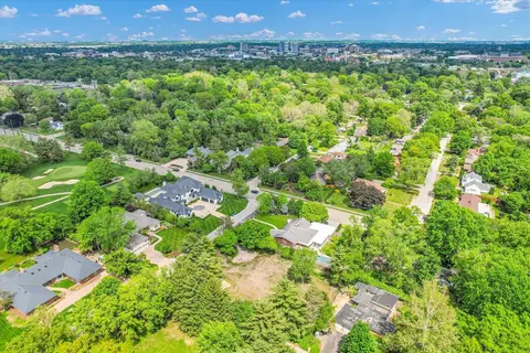 21 Greencroft Dr, Champaign, IL 61821
