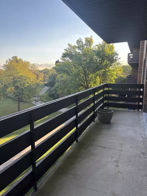 Exterior - 2000 Chestnut Ave #407, Glenview, IL 60025 photo 3 of 5