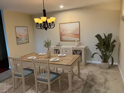 Dining - 2000 Chestnut Ave #407, Glenview, IL 60025 photo 1 of 2