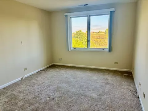 Bedroom - 2000 Chestnut Ave #407, Glenview, IL 60025 photo 2 of 2