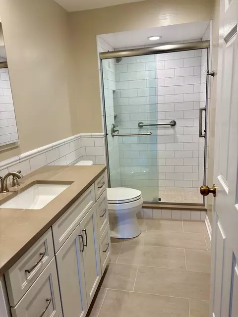 Bath - 2000 Chestnut Ave #407, Glenview, IL 60025 photo 2 of 2