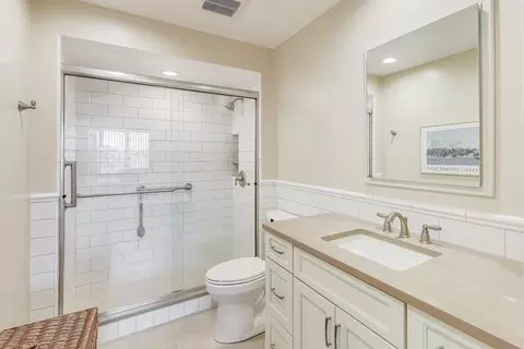 Bath - 2000 Chestnut Ave #407, Glenview, IL 60025 photo 1 of 2