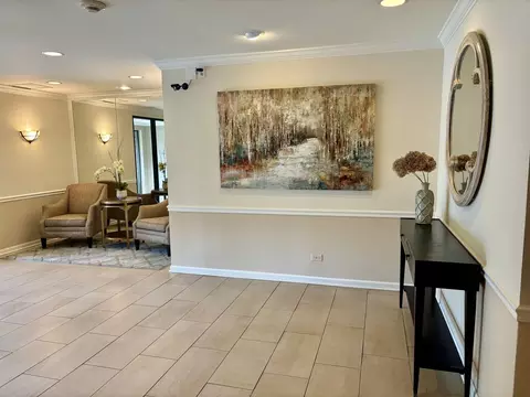 Entry Way - 2000 Chestnut Ave #407, Glenview, IL 60025 photo 1 of 3