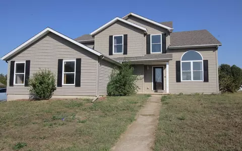 901 Brighton St, Mackinaw, IL 61755