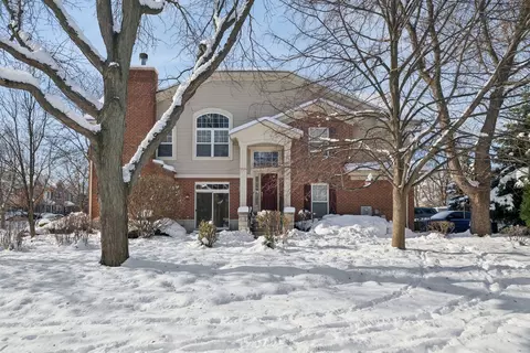 2750 Langley Cir, Glenview, IL 60026