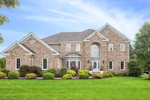 2459 Fawn Lake Cir, Naperville, IL 60564
