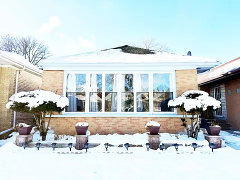 5910 N Kimball Ave, Chicago, IL 60659