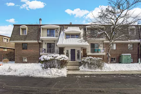 124 E Bailey Rd #E, Naperville, IL 60565