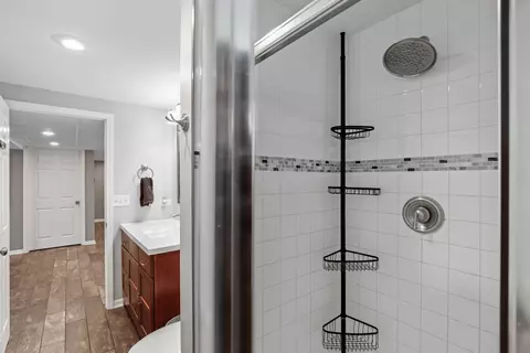 Bath - 2015 Brunswick Dr, Plainfield, IL 60586 photo 7 of 7