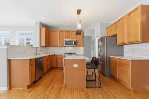 Kitchen - 2015 Brunswick Dr, Plainfield, IL 60586 photo 2 of 3