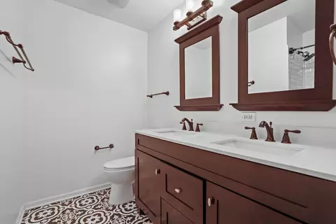 Bath - 2015 Brunswick Dr, Plainfield, IL 60586 photo 4 of 7