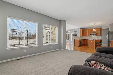 Living - 2015 Brunswick Dr, Plainfield, IL 60586 photo 2 of 6