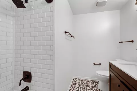 Bath - 2015 Brunswick Dr, Plainfield, IL 60586 photo 5 of 7