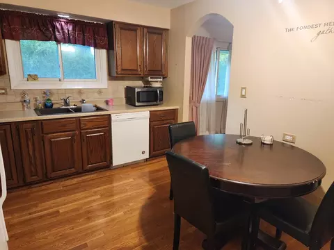 Kitchen - 406 Assembly Dr, Bolingbrook, IL 60440 photo 2 of 2