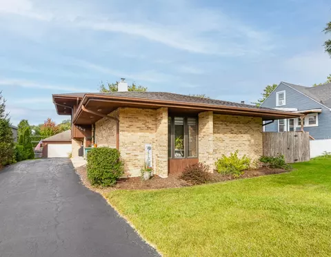 4940 Cornell Ave, Downers Grove, IL 60515