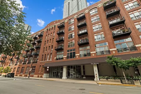 360 W Illinois St #424, Chicago, IL 60654