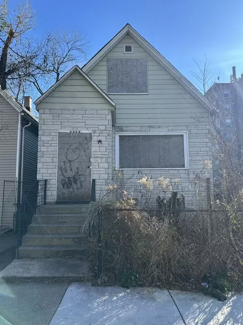 2921 E 78th Pl, Chicago, IL 60649