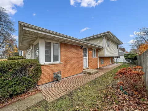 8311 N Olcott Ave, Niles, IL 60714