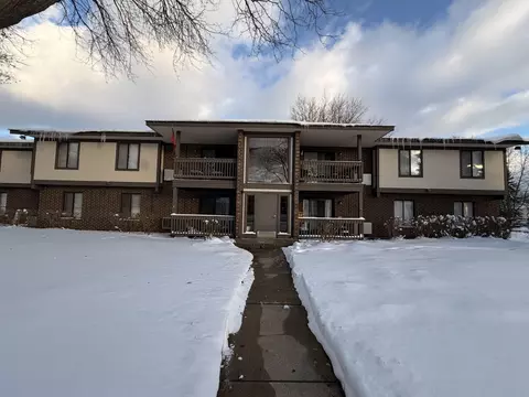 569 Somerset Ln #7, Crystal Lake, IL 60014