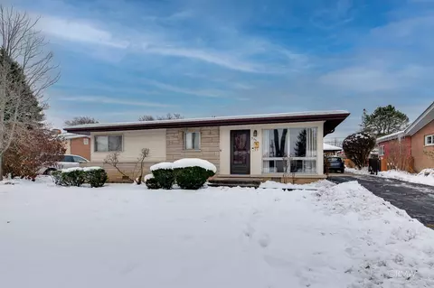 Exterior - 305 E Normandy Dr, Addison, IL 60101 photo 2 of 5