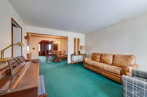 Living - 305 E Normandy Dr, Addison, IL 60101 photo 2 of 3