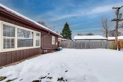 Exterior - 305 E Normandy Dr, Addison, IL 60101 photo 4 of 5