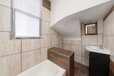 Bath - 27 E 117th Pl, Chicago, IL 60628 photo 3 of 3