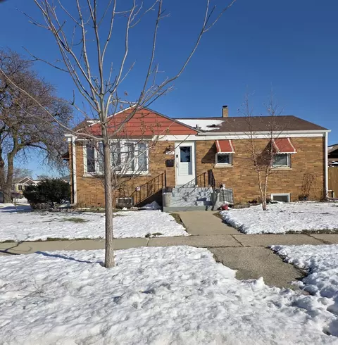 9945 Sunnyside Ave, Schiller Park, IL 60176