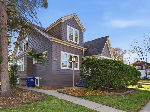 1489 E Algonquin Rd, Des Plaines, IL 60016