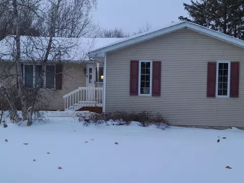 24200 Hillcrest Dr, Sterling, IL 61081