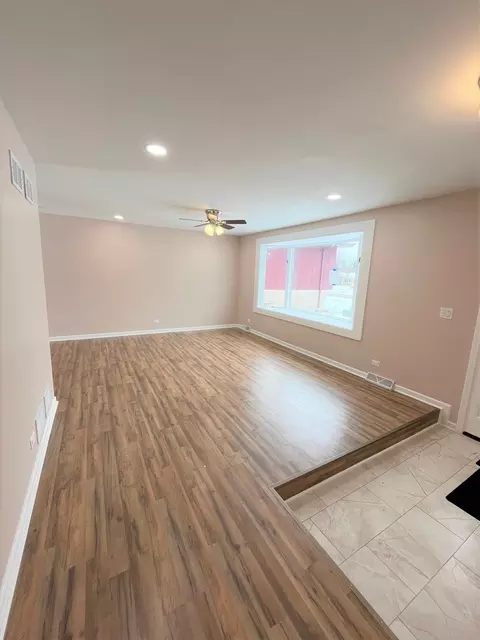 Living - 525 S Cherry St, Itasca, IL 60143 photo 2 of 3