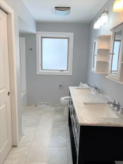 Bath - 525 S Cherry St, Itasca, IL 60143 photo 2 of 3