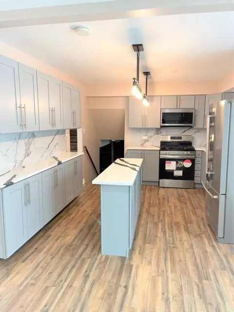 Kitchen - 525 S Cherry St, Itasca, IL 60143 photo 2 of 3