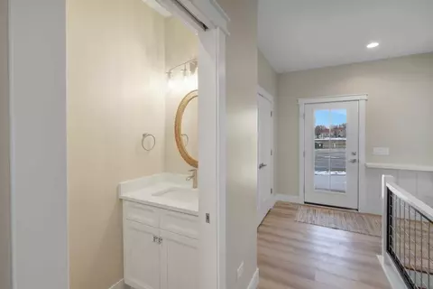 Entry Way - 5 Beech Tree Pl, Ottawa, IL 61350 photo 4 of 6