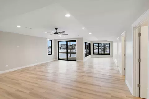 Living - 5 Beech Tree Pl, Ottawa, IL 61350 photo 7 of 9